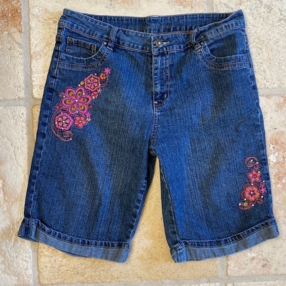 Arizona Jean Company Pants - Arizona Jeans Denim Bermuda Shorts Womens 16.5 Pink Floral Embroidered stretch